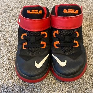 Toddle me 10 Nike LBJ